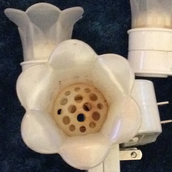 Bath and Body Works Wall Flowers.  Seven Flowers. - Picture 2 of 4